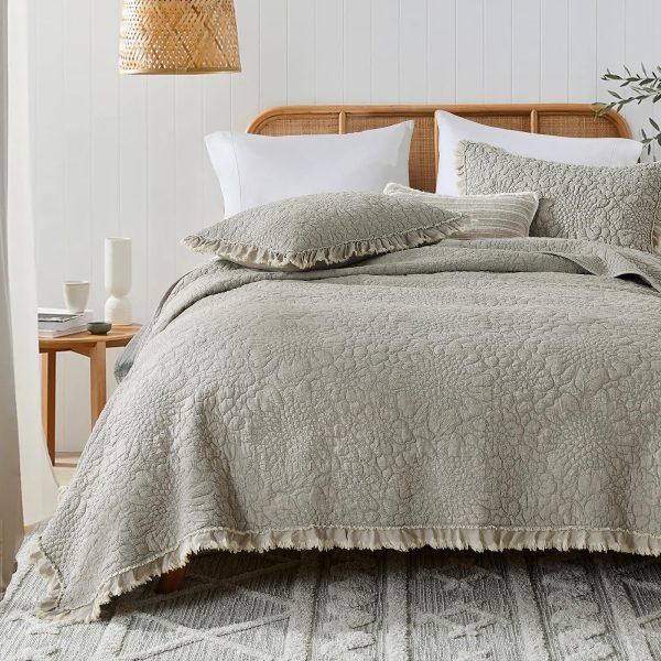 HORIMOTE HOME Beige Ruffled Quilt King Size, Stone-Washed Microfiber Lightweight Crinkled Farmhouse Rustic Shabby Chic Bedding Set, 3 Pieces Reversible Bedspread with Pillow Shams for All Season